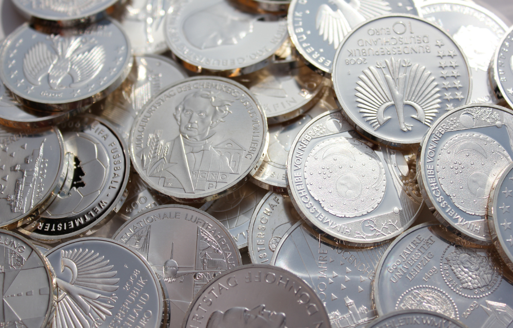Silver Pulls Back from Nearly 14-Year High as Dollar Strengthens