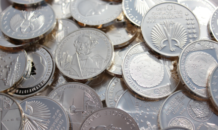 Silver Pulls Back from Nearly 14-Year High as Dollar Strengthens