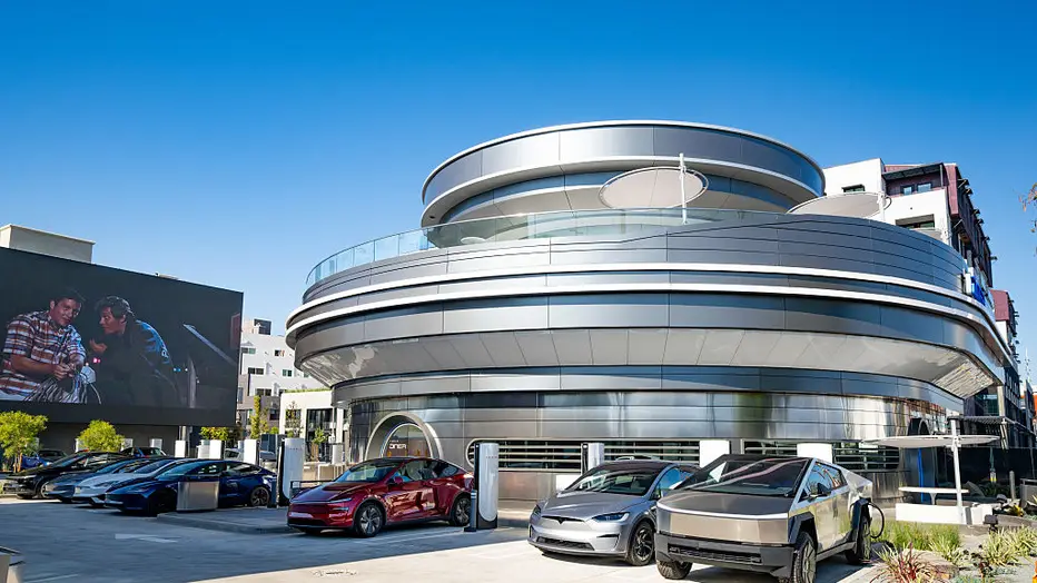 Tesla Fans Flock to Hollywood as Long-Awaited Tesla Diner Officially Opens
